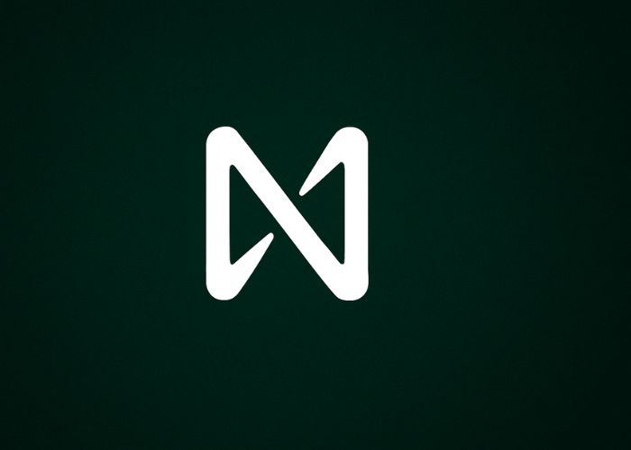 Logotipo branco da NEAR Protocol centralizado sobre um fundo verde escuro texturizado